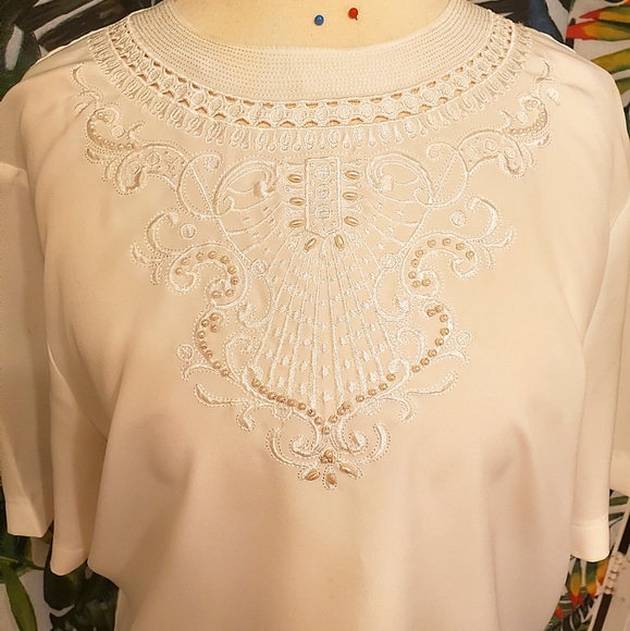 VINTAGE ROMANTIC WHITE EMBROIDERED BLOUSE - Picture 2 of 3